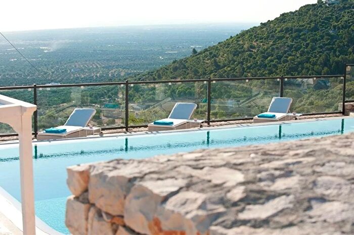 Casa con 13 locali in vendita in Fasano