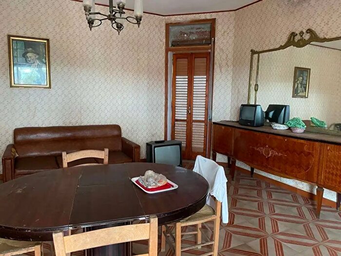 Casa con 11 locali in vendita in Viale Olona, Castel Volturno
