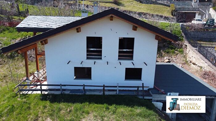 Casa con 6 locali in vendita in Villaggio Fontaine, Quart