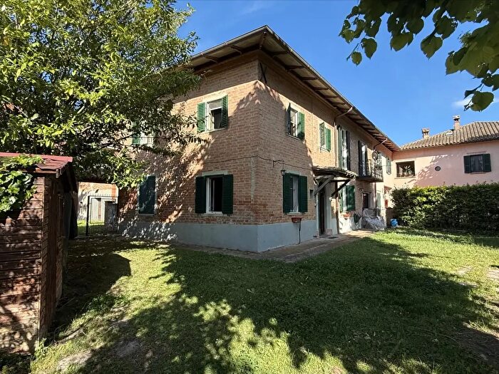 Casa con 8 locali in vendita in Piazza S Lorenzo, Castiglione Del Lago