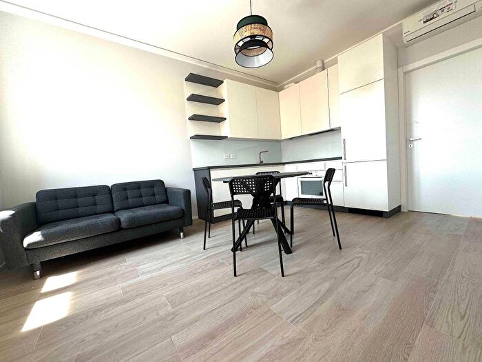 Appartamento bilocale in affitto in Via Legnone, Dergano, Milano