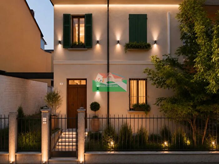 Appartamento con 10 locali in vendita in Via Nervesa, Ravenna