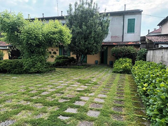 Casa con 6 locali in vendita in Crema, Crema