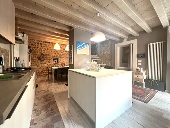 Casa trilocale in vendita in Via Bologna, Nave