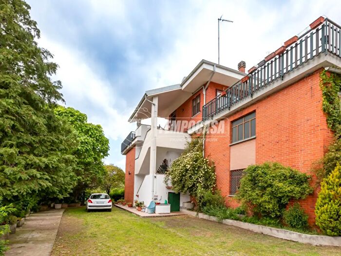 Casa con 6 locali in vendita in Via Avigliana, Villar Dora