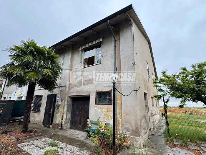 Appartamento quadrilocale in vendita in Via Imperiale, Mirandola