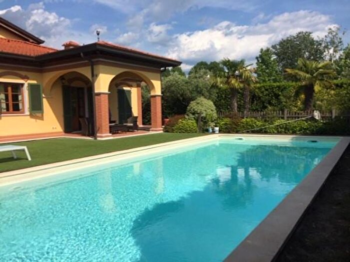 Casa con 6 locali in affitto in Forte Dei Marmi