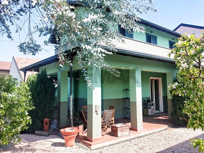 Casa quadrilocale in vendita in Tornaco