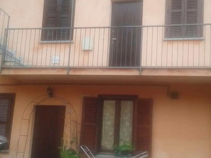 Appartamento bilocale in affitto in Via Agosto, Morazzone