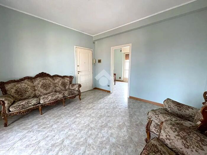 Appartamento trilocale in vendita in Via Locatelli Antonio, Cologno Al Serio