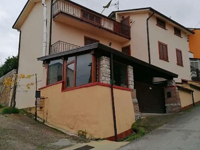 Casa con 6 locali in vendita in Casale Maccabei, San Leucio Del Sannio