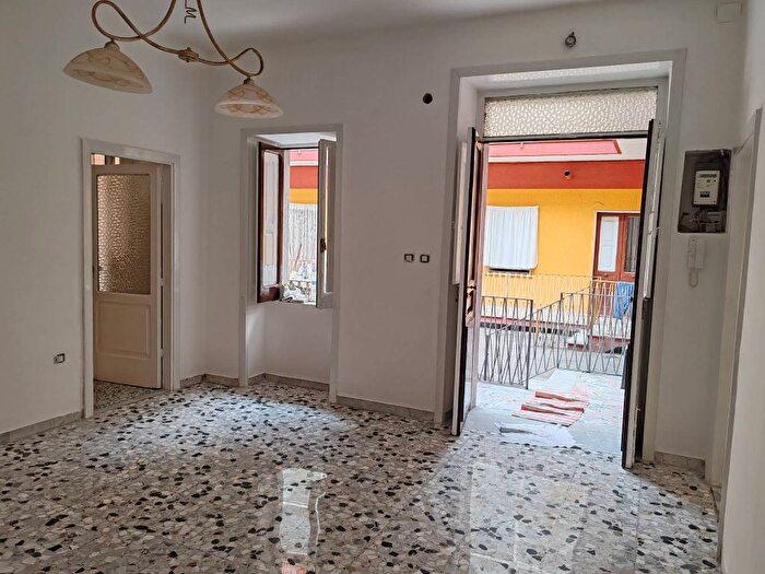Appartamento trilocale in affitto in Via Vincenzo Bellini, Centro, Acerra