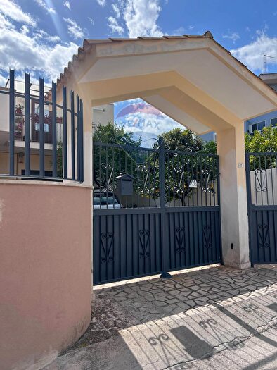 Casa con 7 locali in vendita in Via Giarratana, Siracusa