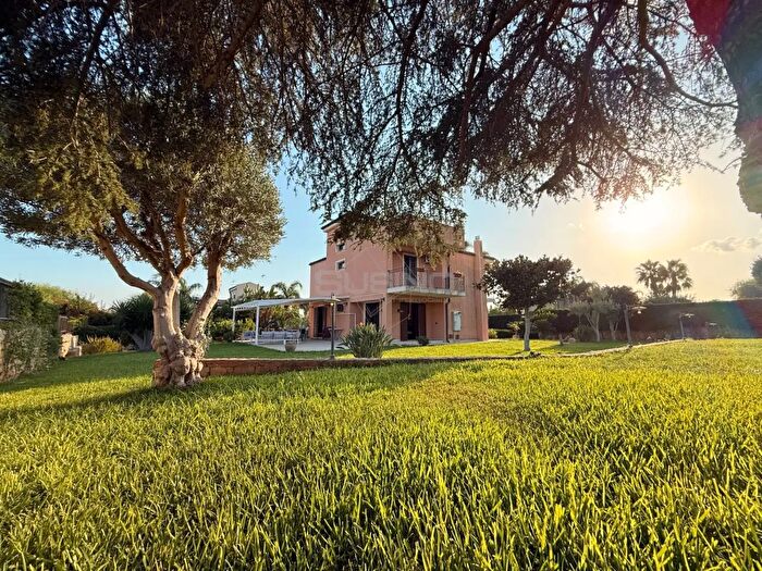 Casa con 5 locali in vendita in Traversa Sinerchia, Siracusa
