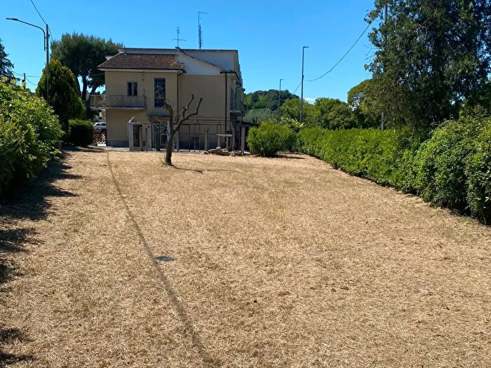 Casa con 7 locali in vendita in Senigallia