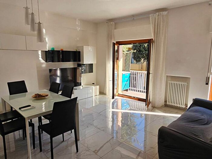 Appartamento con 5 locali in affitto in Centro, Civitanova Marche