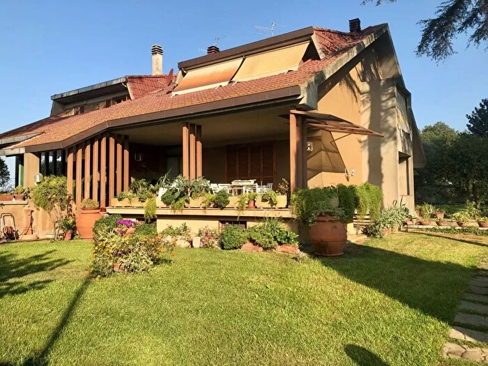 Casa con 6 locali in vendita in Via Irpinia, Grosseto