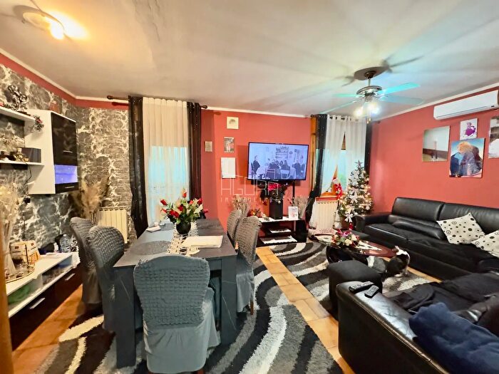 Appartamento con 5 locali in vendita in Via dBosco, Lusia