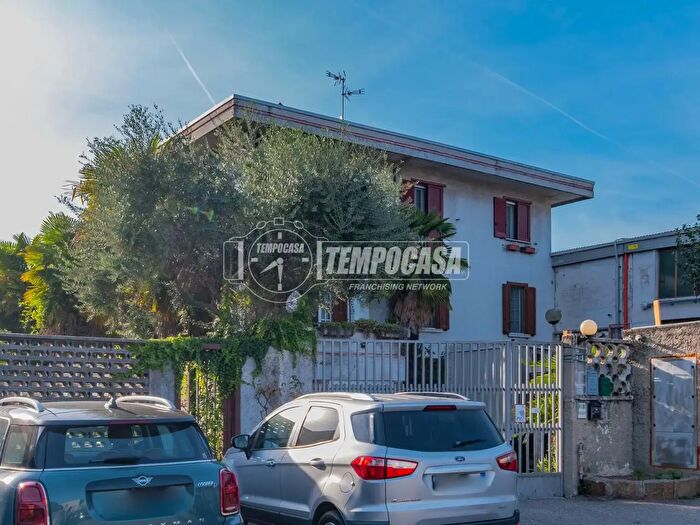 Appartamento trilocale in vendita in Via Fratelli di Dio, Novate Milanese