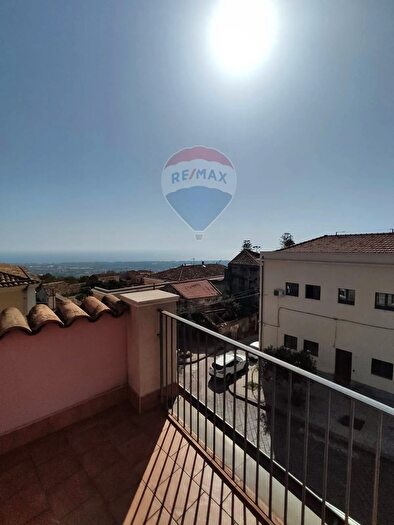 Appartamento con 6 locali in vendita in Via Affinea, Piedimonte Etneo