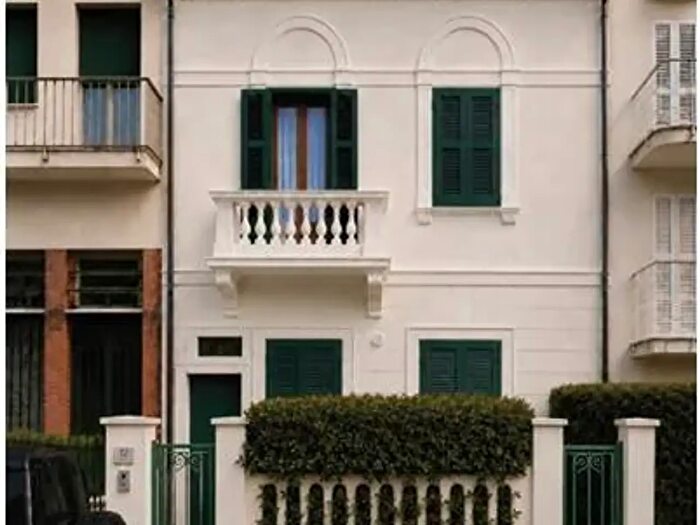 Appartamento con 5 locali in vendita in Camaiore