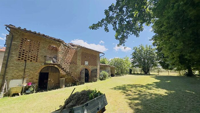 Casa con 9 locali in vendita in VezzanoVicchio, Vicchio