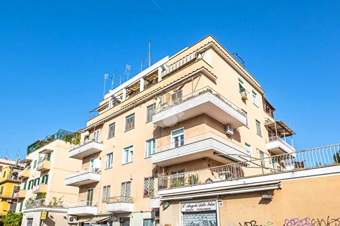 Appartamento trilocale in vendita in Via Urbano II, Roma