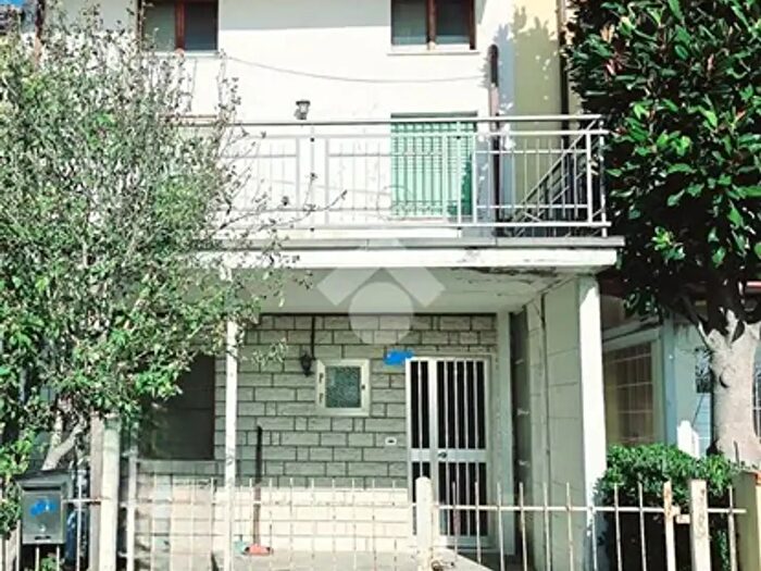 Casa quadrilocale in vendita in Via Variano, Rimini