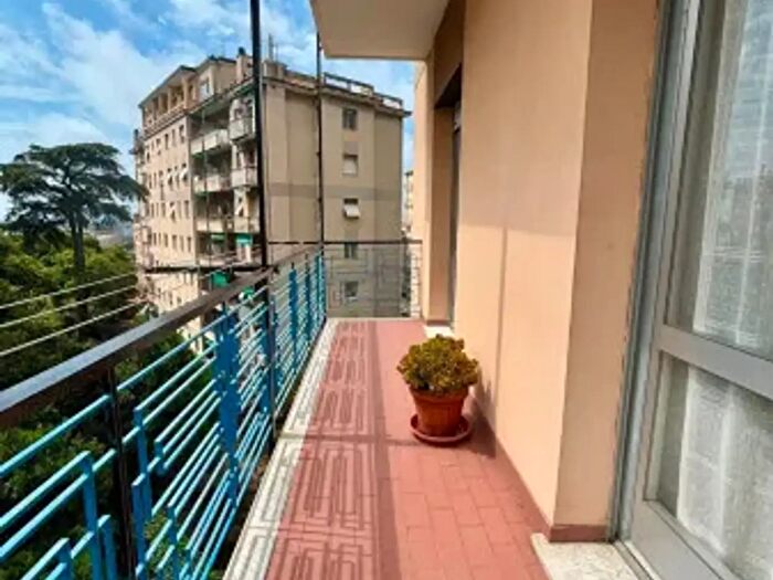 Appartamento trilocale in vendita in Via Giacomo Filippo Porrata, Genova
