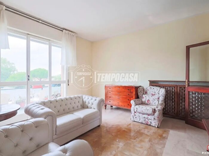 Appartamento con 6 locali in vendita in Via Paolo Pavirani, Ravenna
