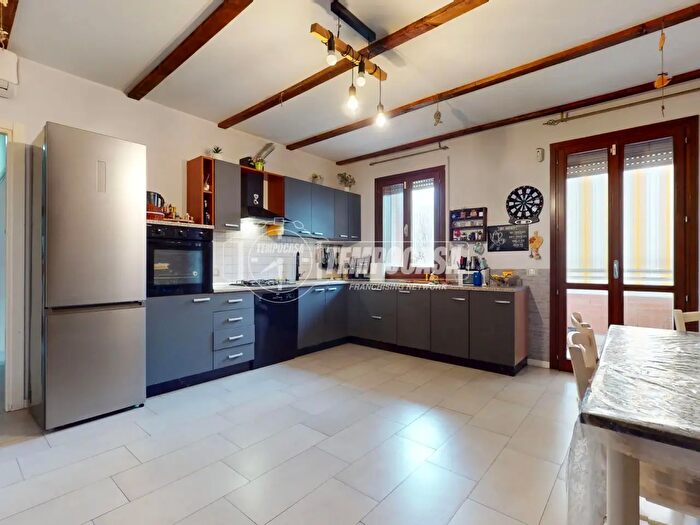 Appartamento trilocale in vendita in Via delle Nazioni Unite, Carpi