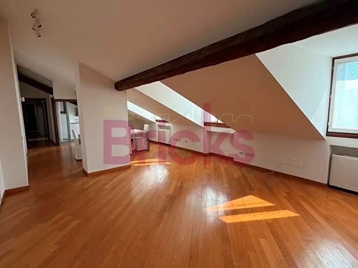 Appartamento quadrilocale in affitto in Foro Bonaparte, Milano