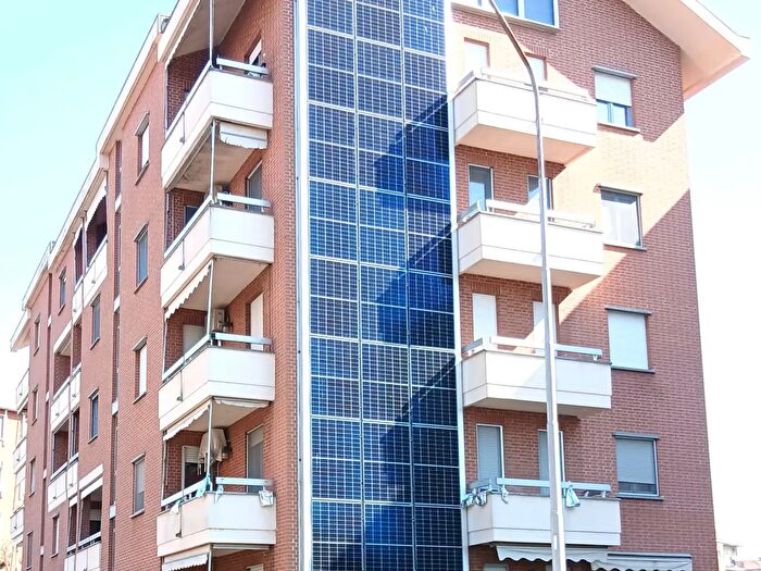 Appartamento con 7 locali in vendita in Via Noce, Valenza