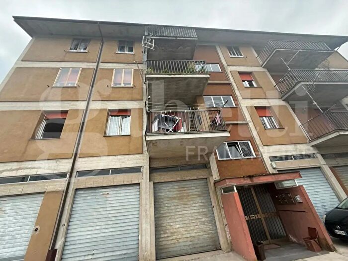 Appartamento con 5 locali in vendita in Viale Tredici Giugno Snc, Magliano Sabina