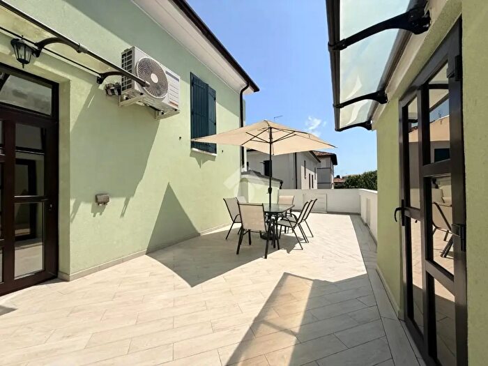 Appartamento con 5 locali in vendita in Via Alessandro Manzoni, Padova