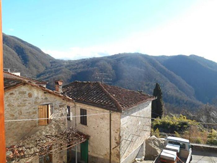 Casa con 6 locali in vendita in Bagni Di Lucca