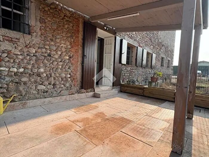 Appartamento quadrilocale in vendita in Via Torre, Buttapietra