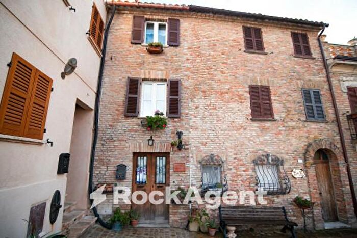 Casa quadrilocale in vendita in Via Donato Bramante, Mondavio