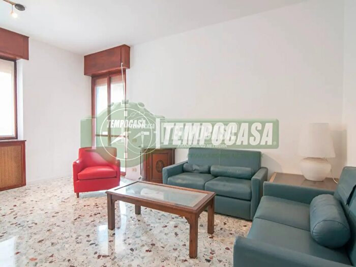 Appartamento trilocale in affitto in Via Campania, Monza