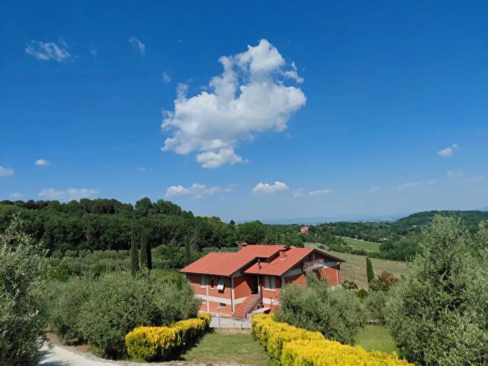 Casa con 9 locali in vendita in Montepulciano