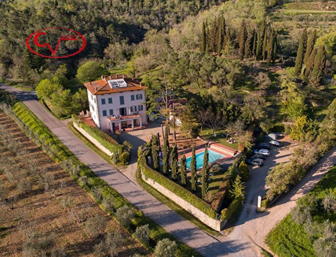 Casa con 14 locali in vendita in Loro Ciuffenna