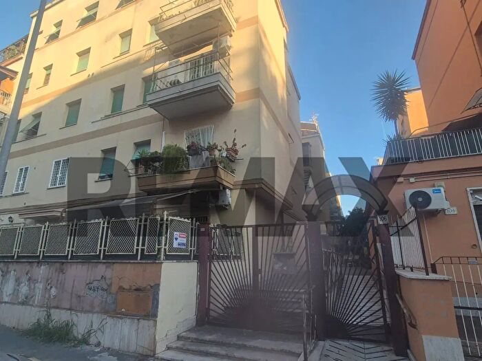 Appartamento bilocale in vendita in Via delle Rose, Roma