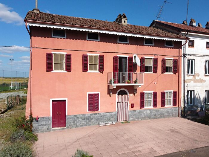 Casa con 10 locali in vendita in Piazza Vittorio Veneto, Ronsecco
