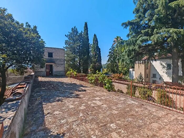 Casa con 7 locali in vendita in Via Frese, Caserta