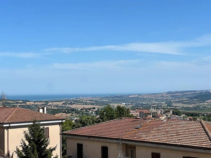Appartamento quadrilocale in vendita in Camerano