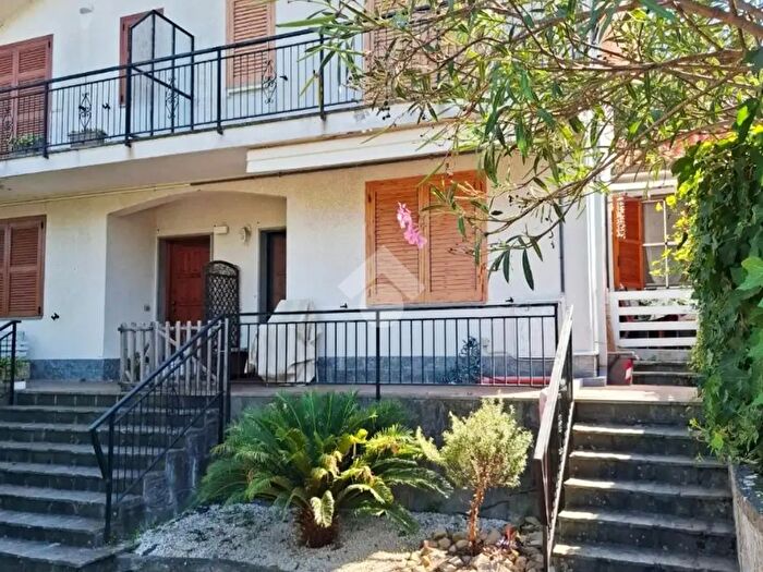Casa trilocale in vendita in Via IV Novembre, Diano Arentino