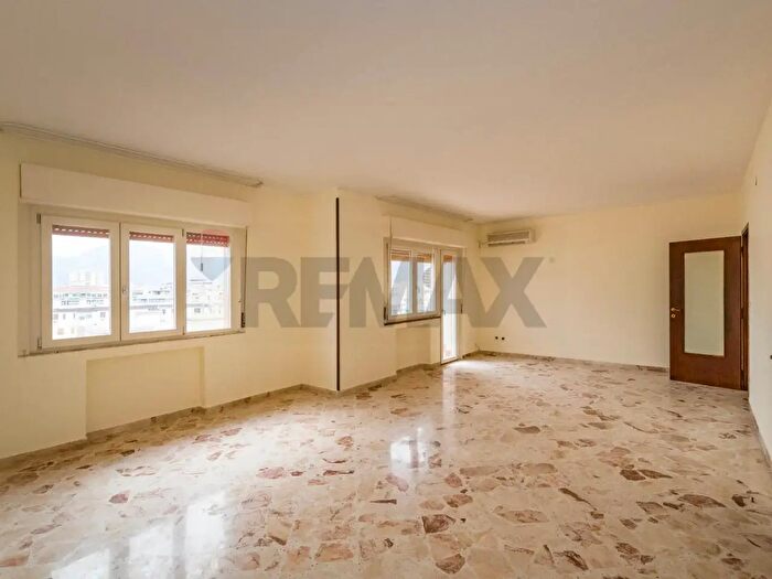 Appartamento con 6 locali in affitto in Via Sampolo, Palermo