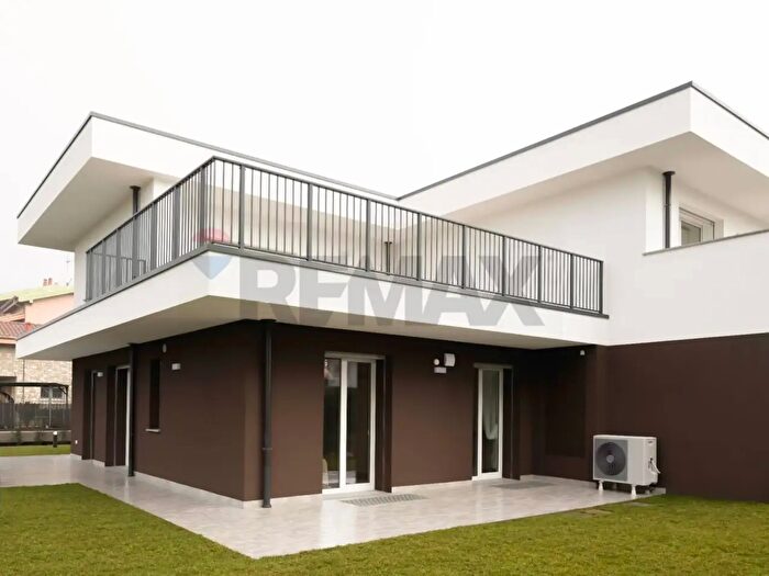 Casa trilocale in vendita in Via Palma Il Vecchio, Bonate Sotto