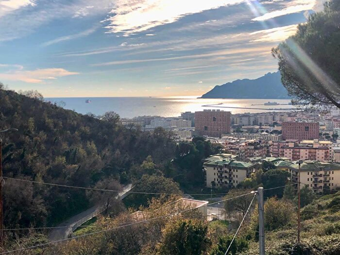 Appartamento trilocale in affitto in Via Vecchia di Giovi, Salerno