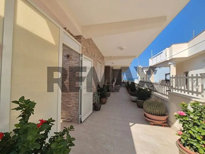 Casa con 11 locali in vendita in Via Marte, Vittoria